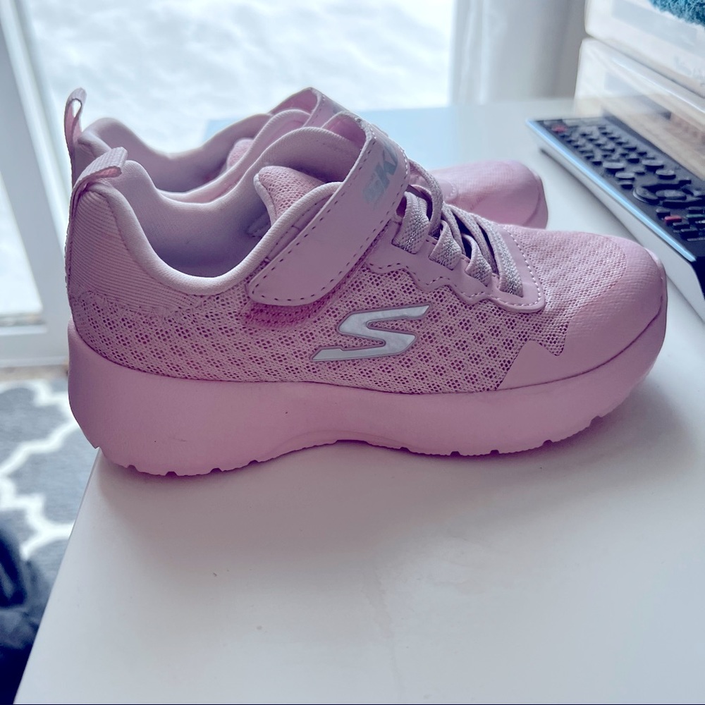 Light pink sketchers shoes 10.5